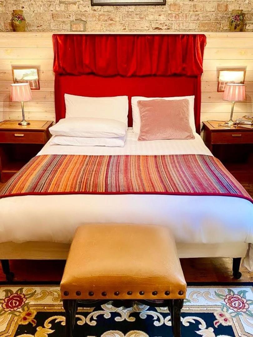 Clone Country House Aughrim Exterior photo A bed with a bed runner